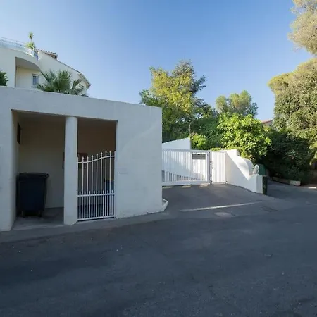 Quiet And Cozy 1br Close To And Services *