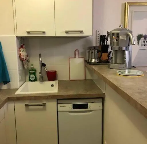 Quiet And Cozy 1br Close To And Services Apartamento