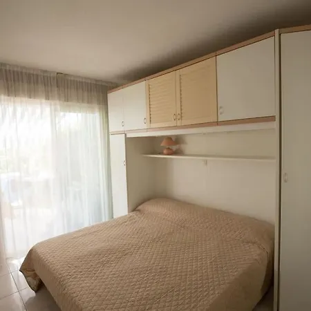 Апартаменты Quiet And Cozy 1br Close To And Services Сен-Рафаэль